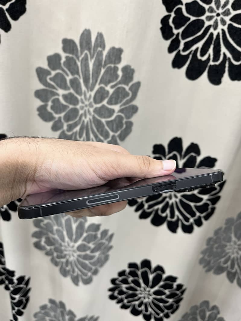 Apple iPhone 14 Pro Max 6