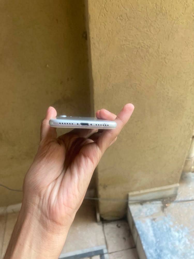 Apple iPhone 7 1