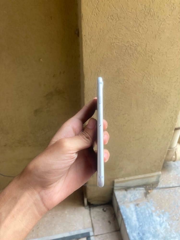 Apple iPhone 7 2