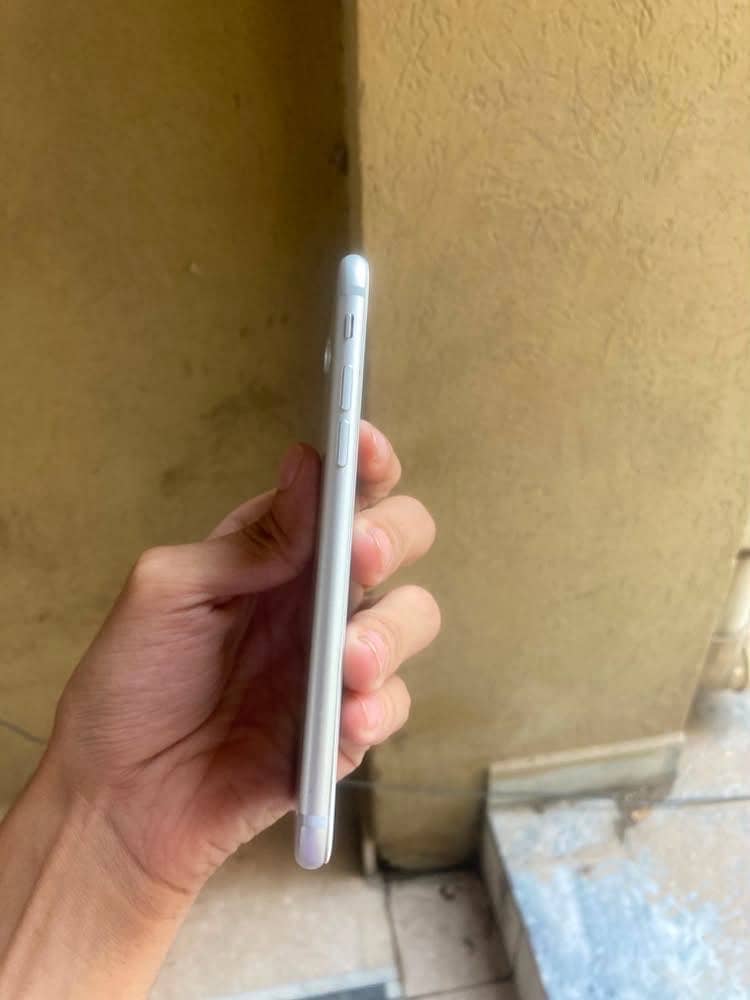 Apple iPhone 7 3