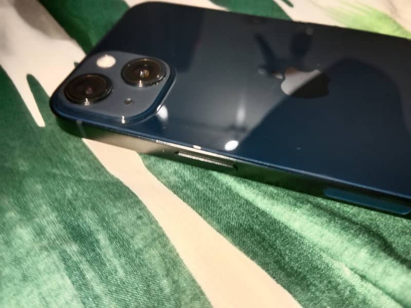 Apple iPhone 13 4