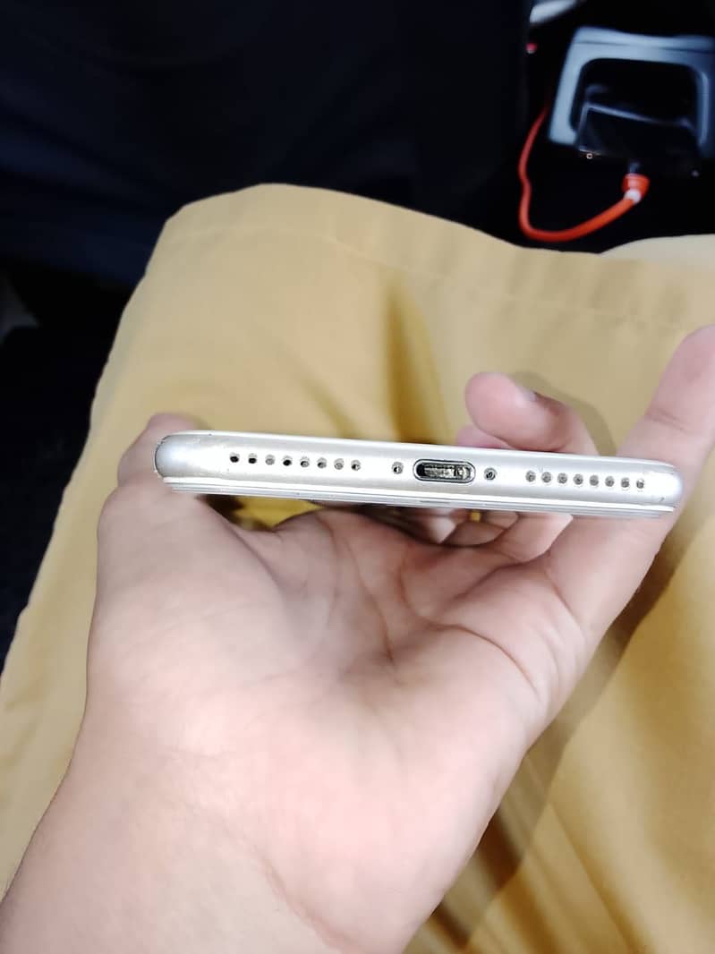 Apple iPhone 7 Plus 1