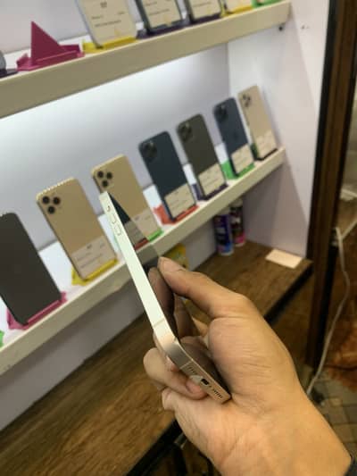iPhone 14 Plus (OFFER) 03275894788