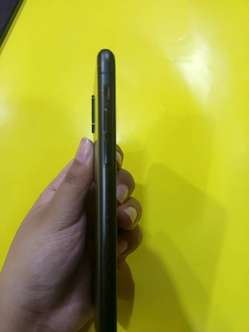 Apple iPhone X 4
