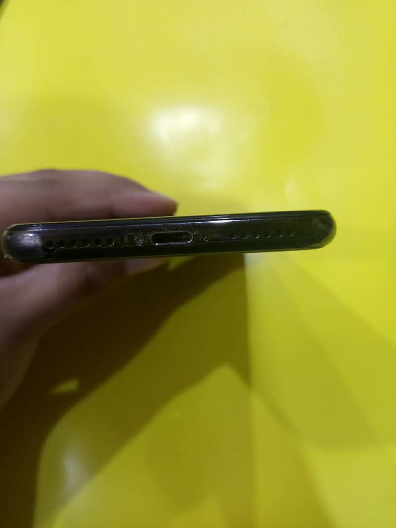 Apple iPhone X 5