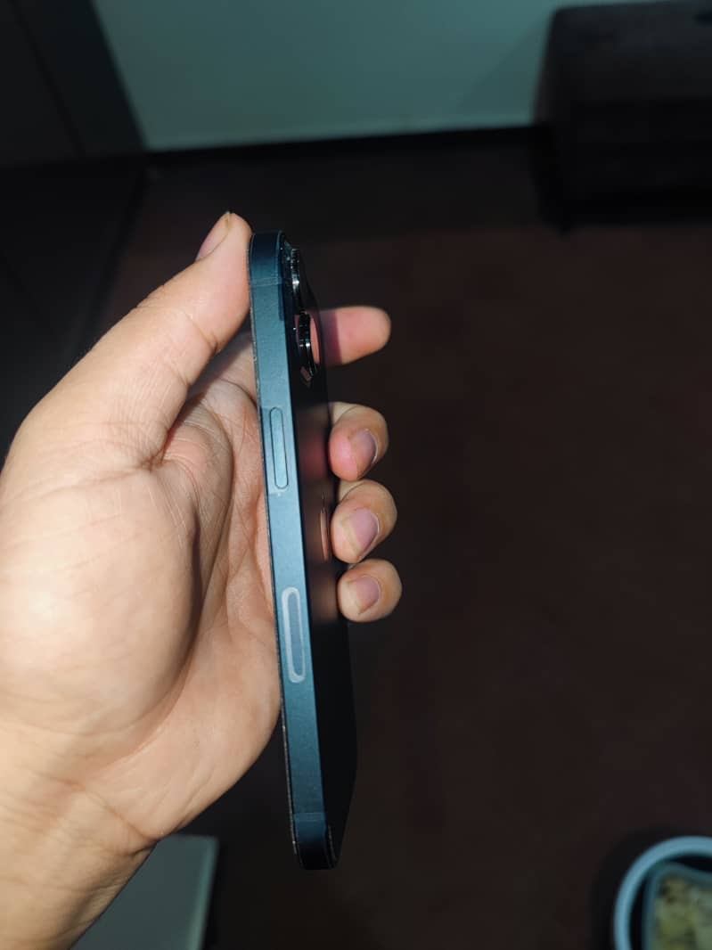 Apple iPhone 13 4