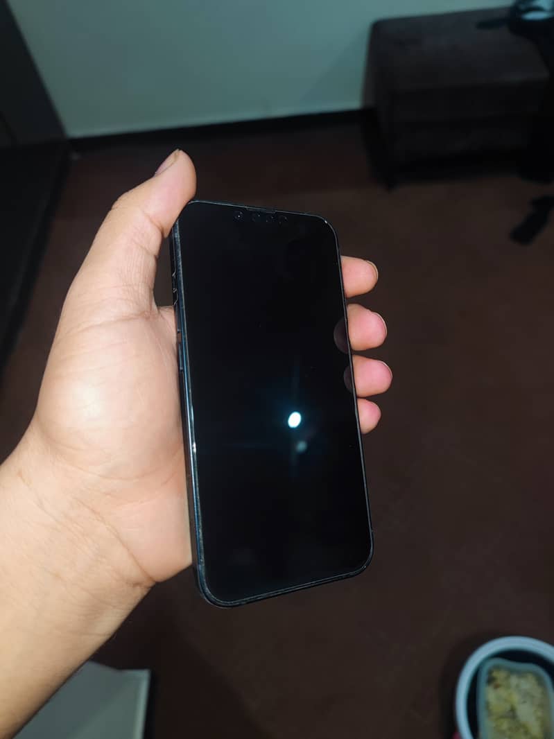 Apple iPhone 13 5