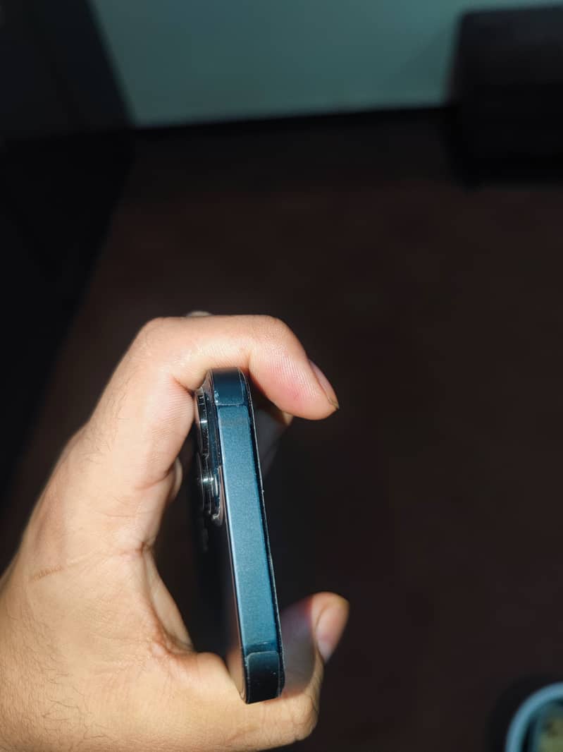 Apple iPhone 13 6
