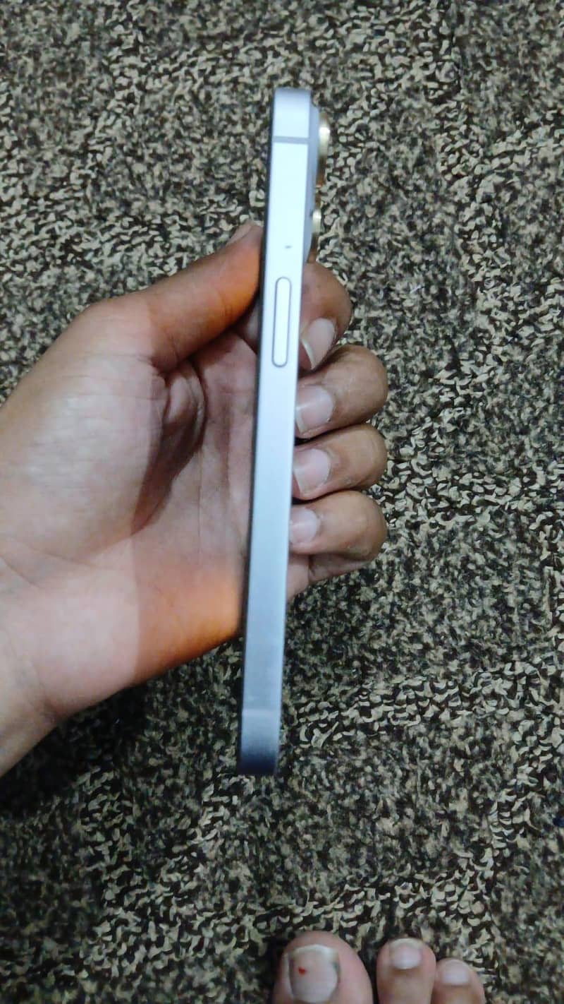 Apple iPhone 14 3