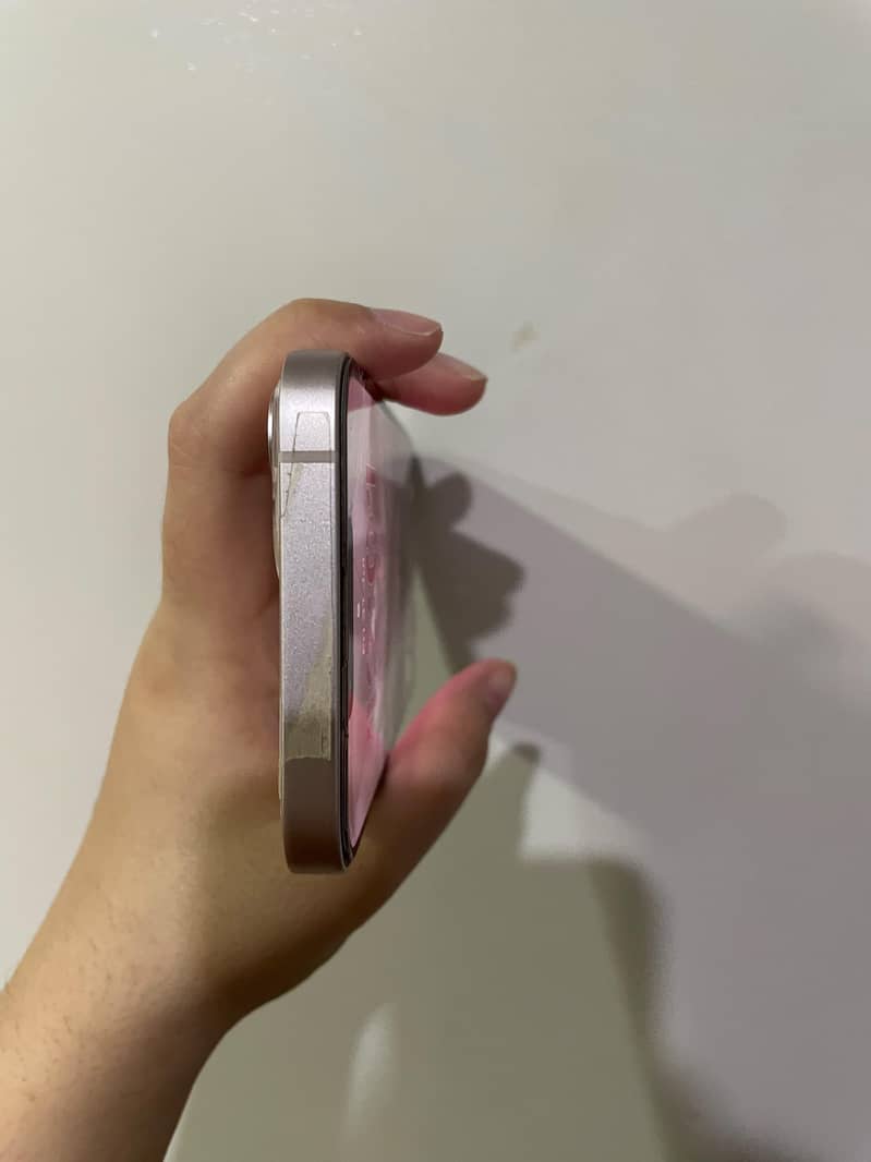 Apple iPhone 13 4