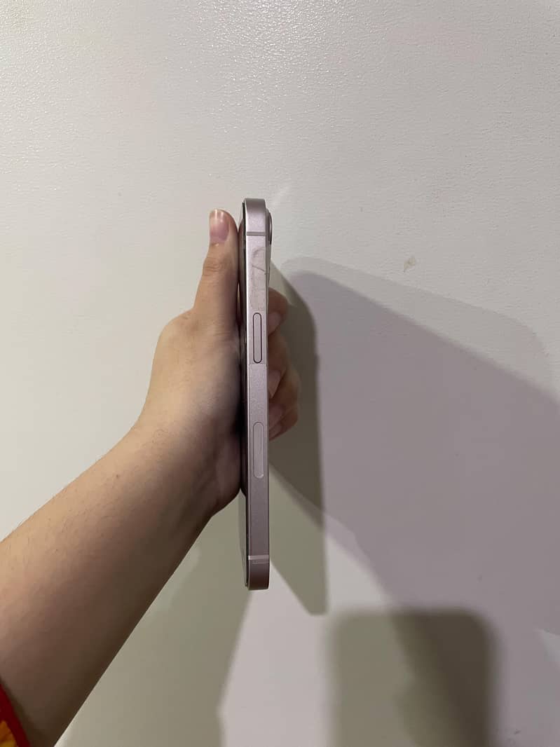 Apple iPhone 13 5