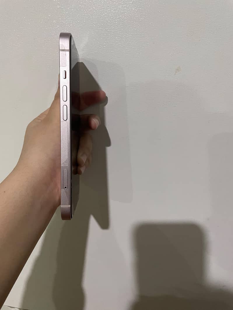 Apple iPhone 13 6