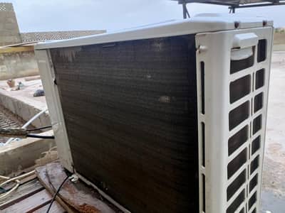 AC for sale running condition. . 100% cooling. . Cooper pipe