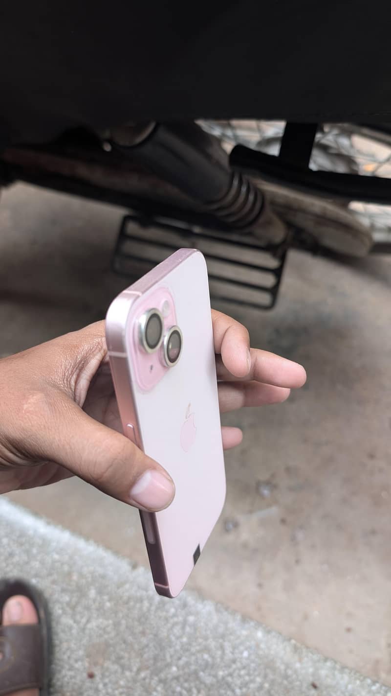 Apple iPhone 15 4