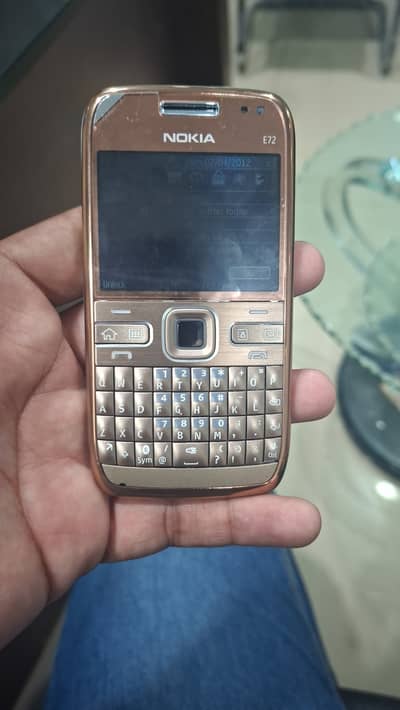 Nokia E72