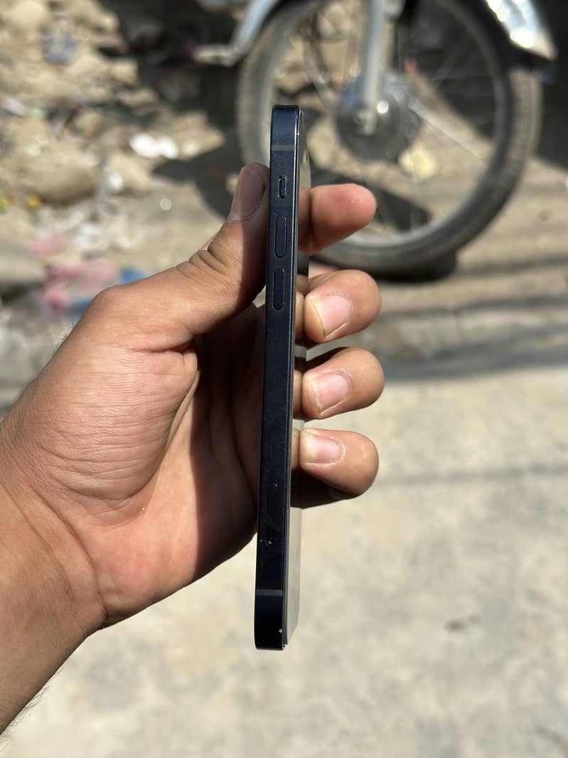 Apple iPhone 12 2
