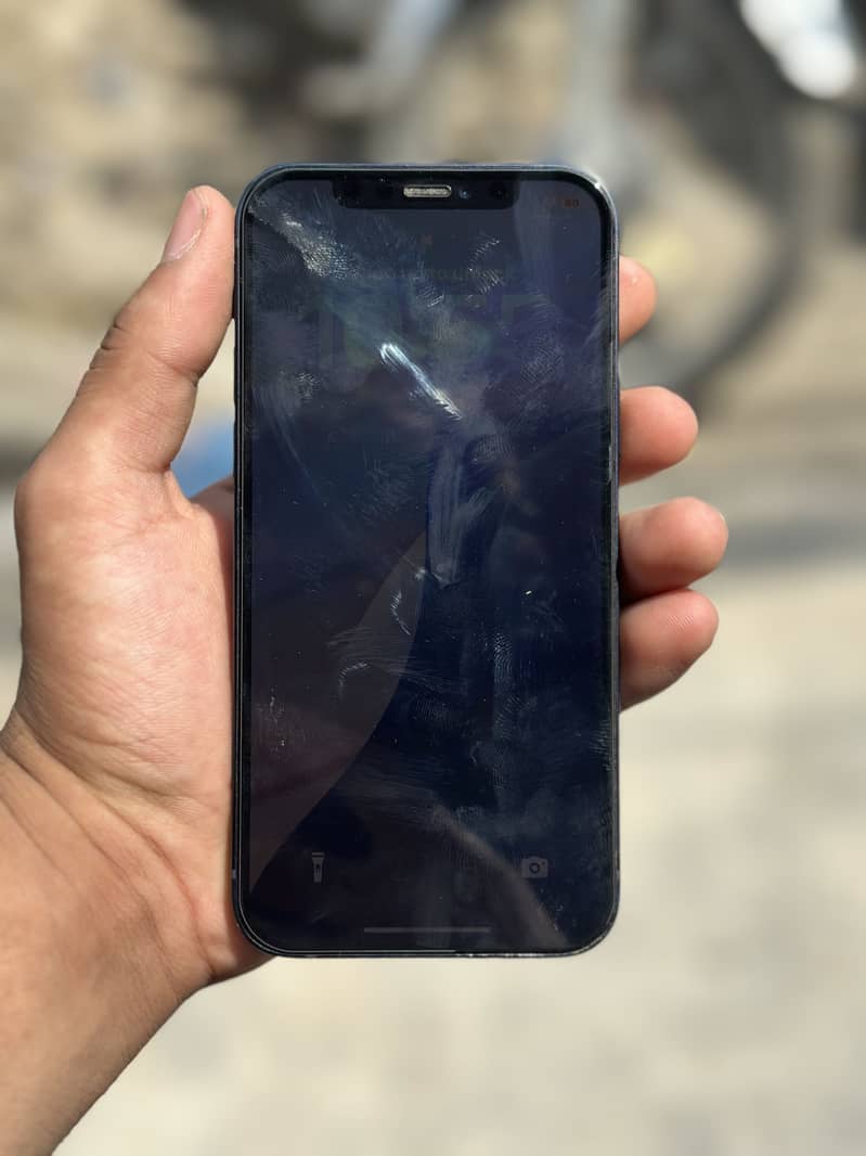Apple iPhone 12 4