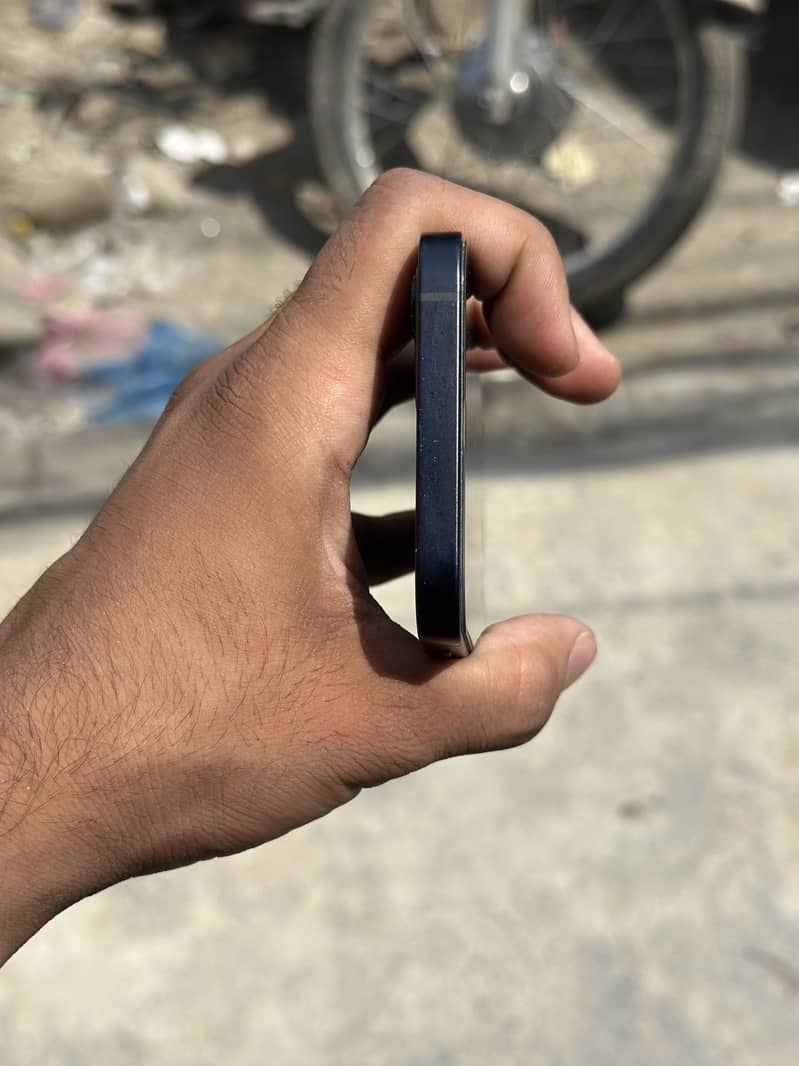 Apple iPhone 12 6