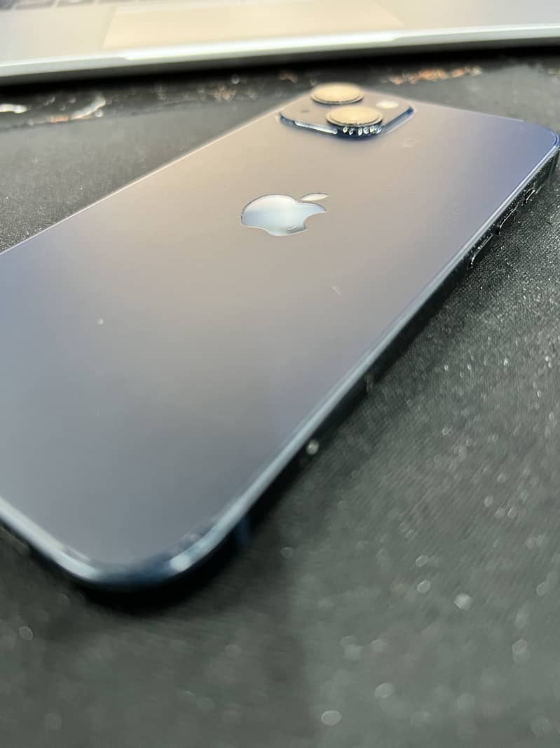 Apple iPhone 13 4