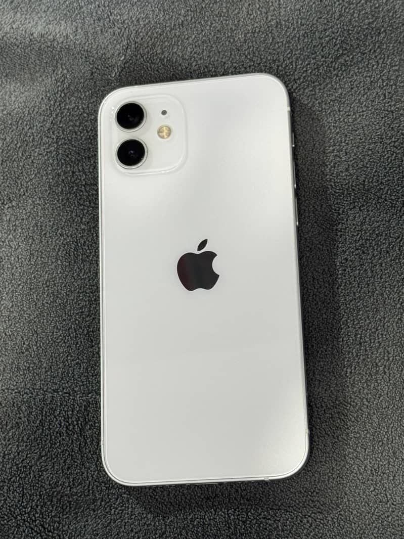 Apple iPhone 12 4