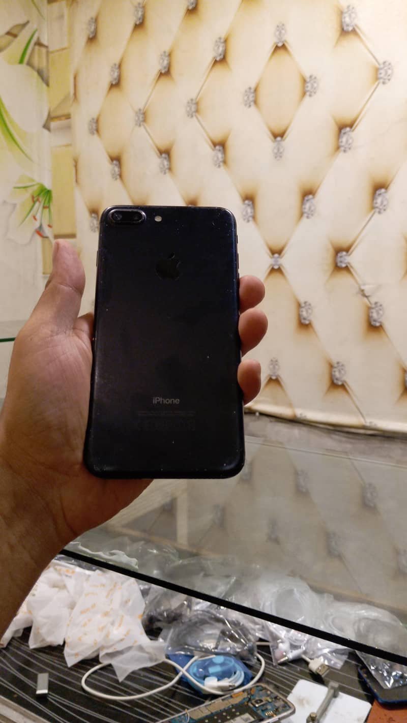 Apple iPhone 7 Plus 0