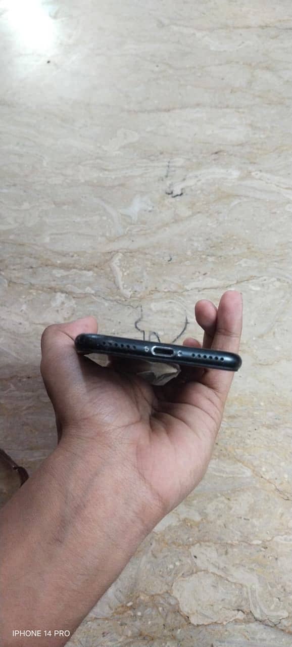 Apple iPhone 7 0