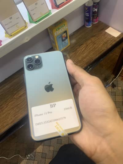 iPhone 11 Pro (OFFER) 03275894788