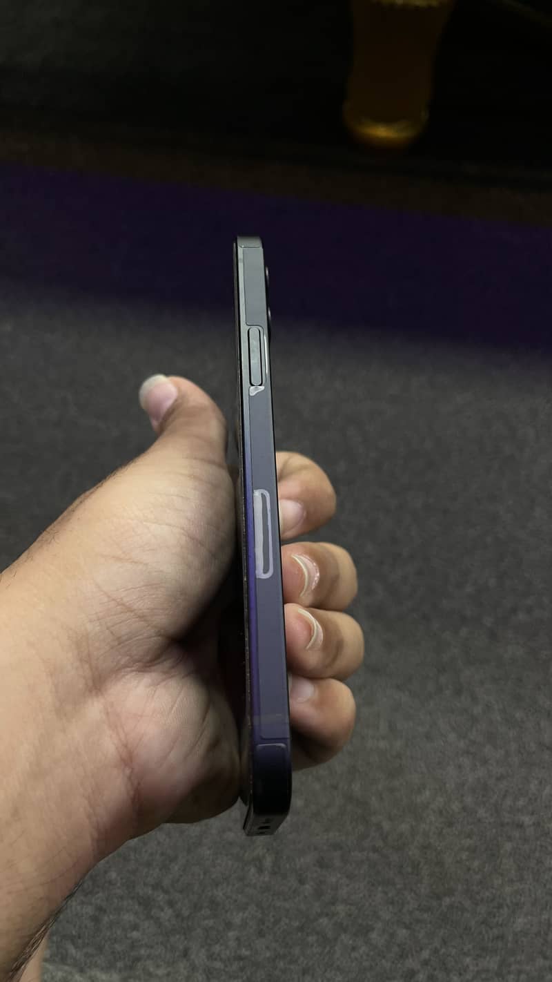 Apple iPhone 12 4