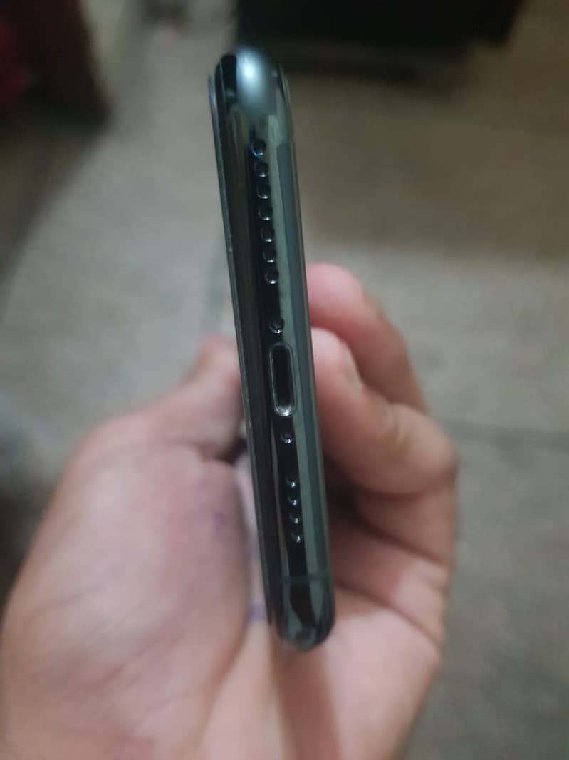 Apple iPhone 11 Pro Max 4
