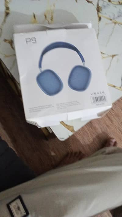 box pack headphones