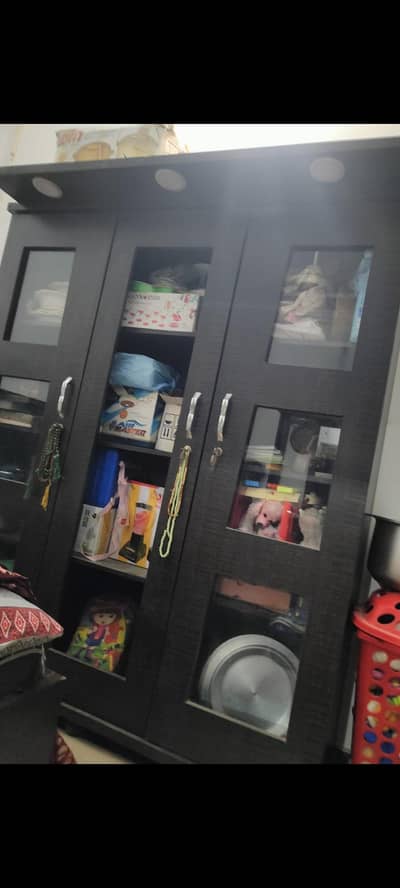 good condition cupboard,divider