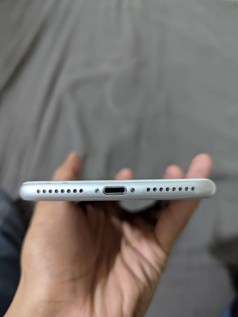 Apple iPhone 8 Plus 3