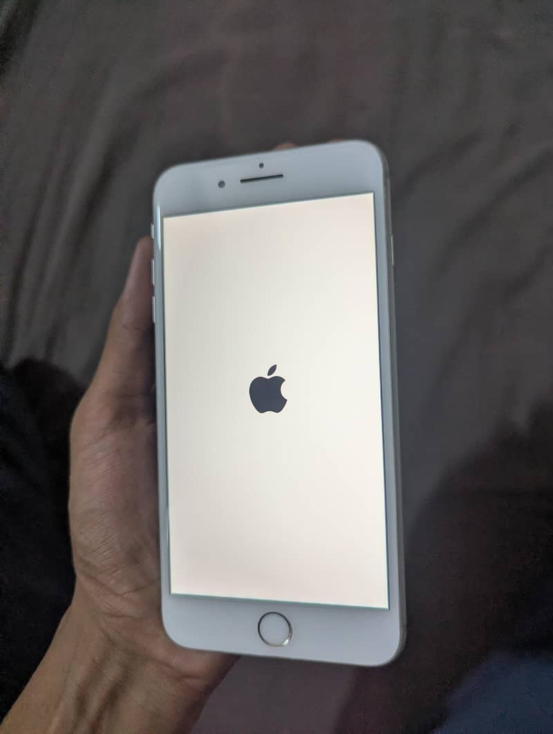 Apple iPhone 8 Plus 4