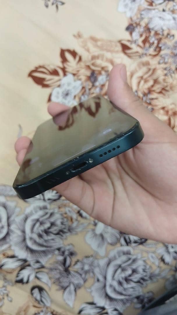 Apple iPhone 13 2