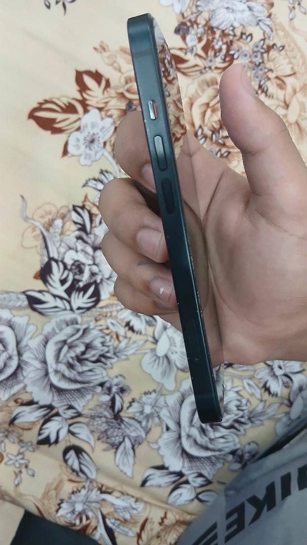 Apple iPhone 13 3
