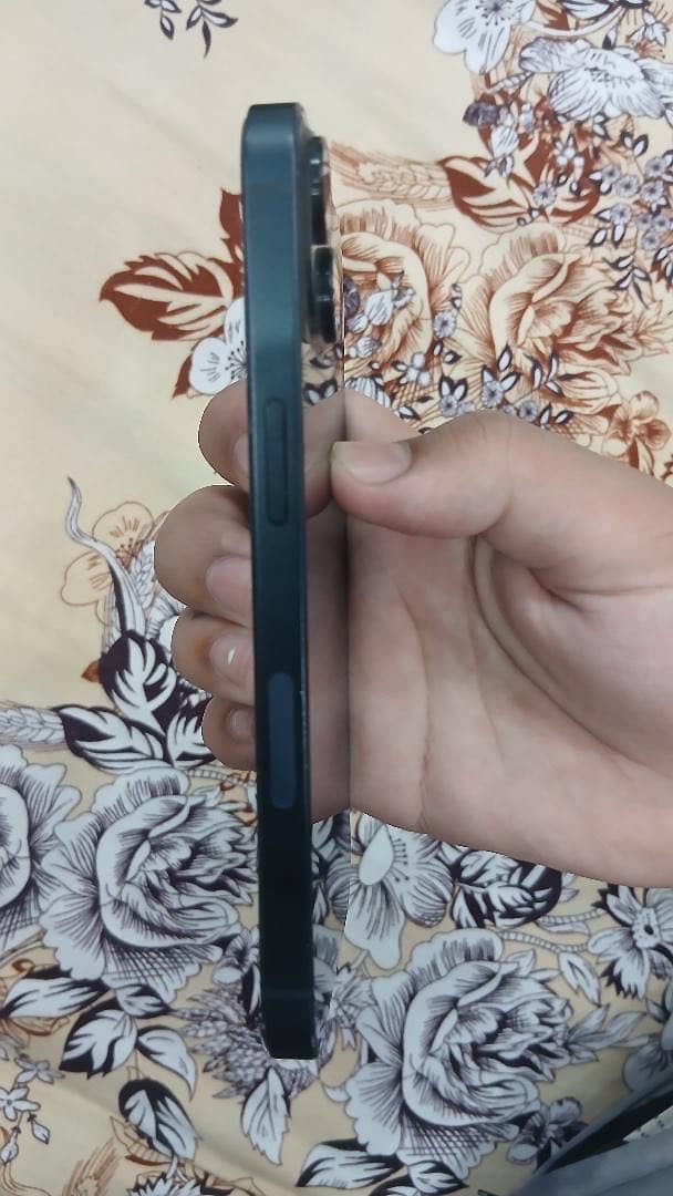 Apple iPhone 13 4