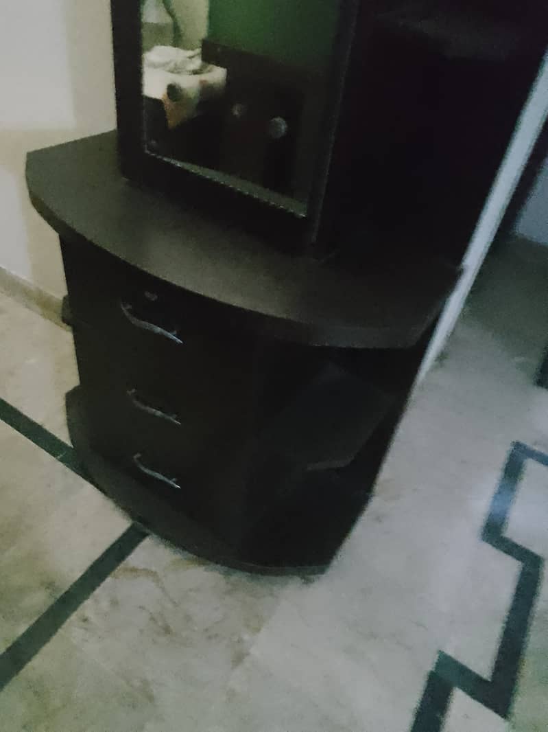 Dressing cabinet 3