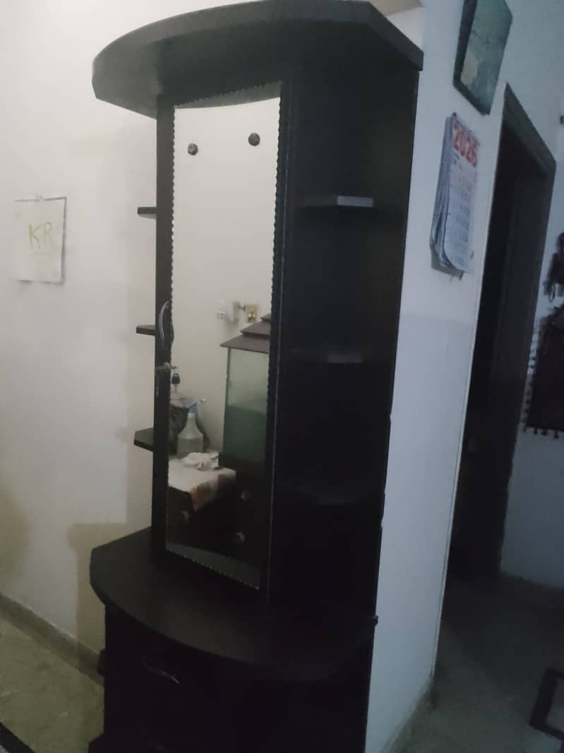 Dressing cabinet 4
