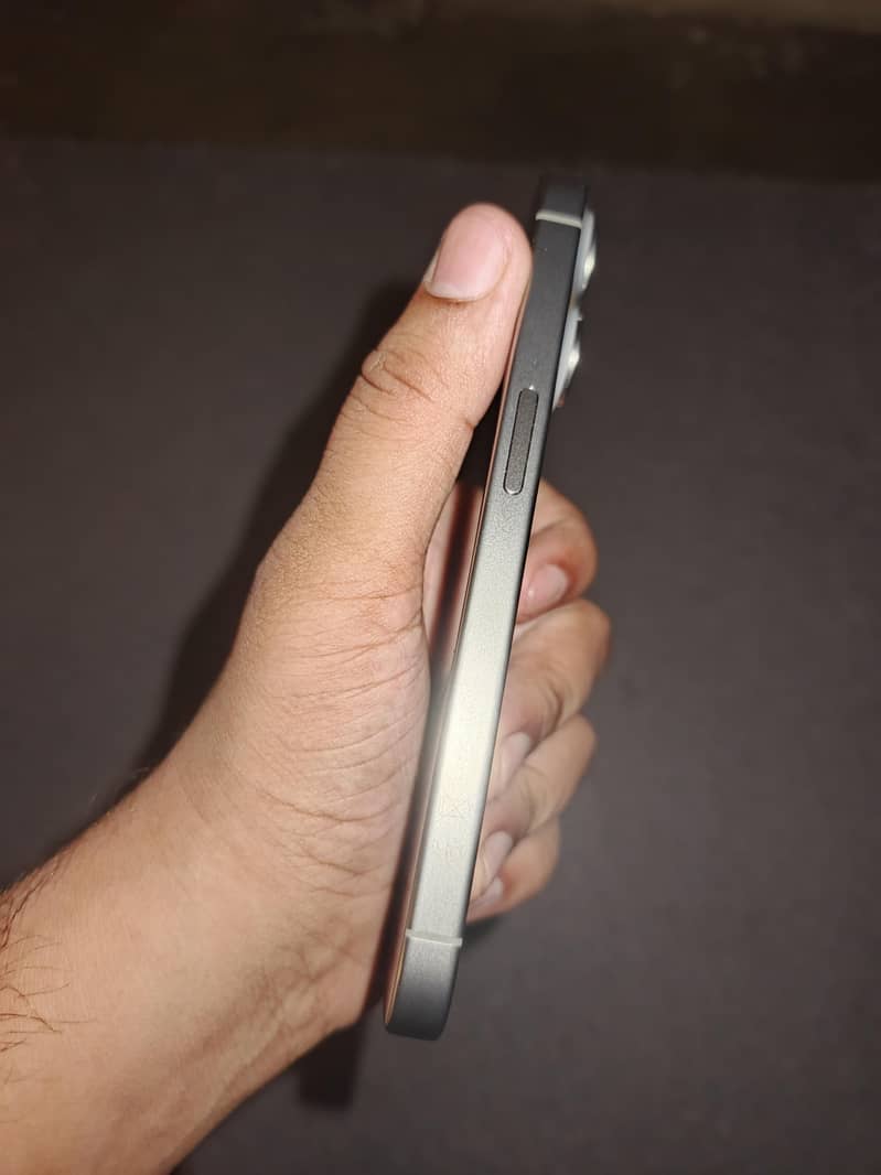 Apple iPhone 15 Pro 2