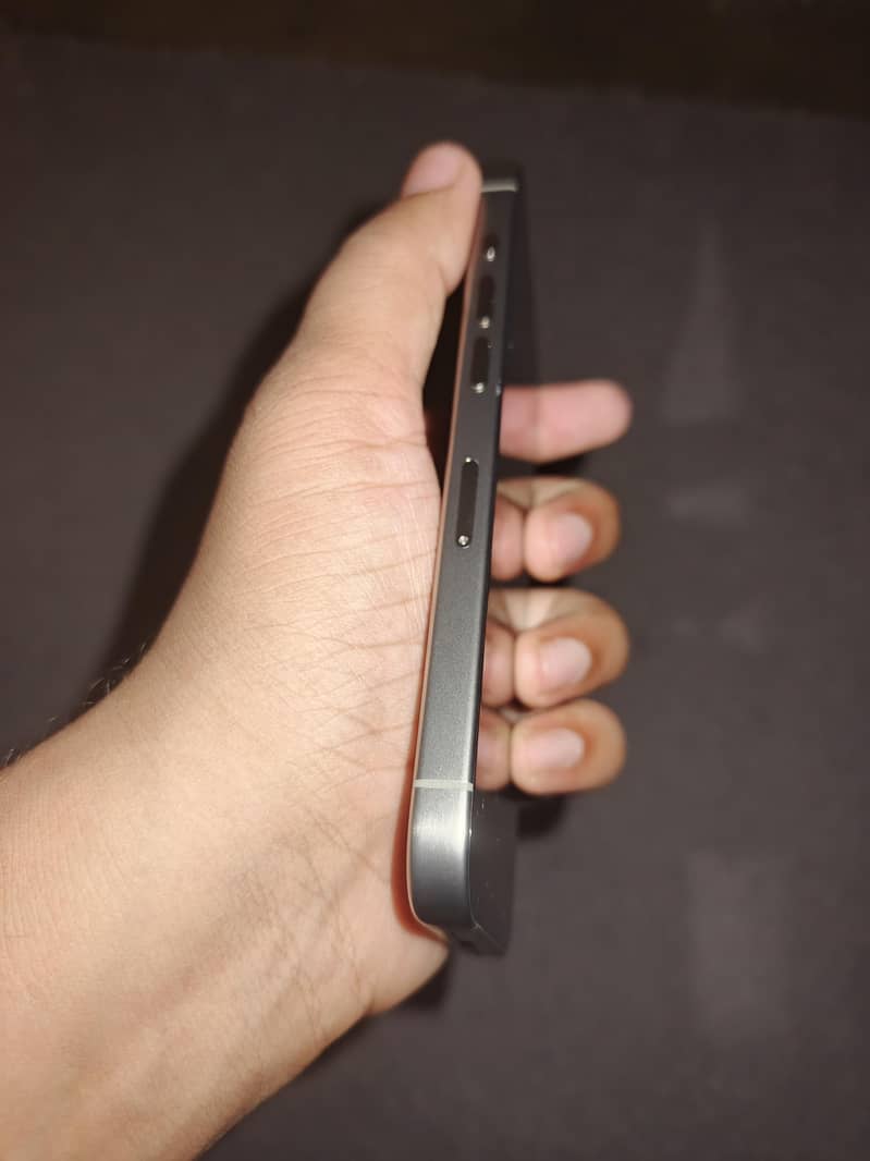 Apple iPhone 15 Pro 3