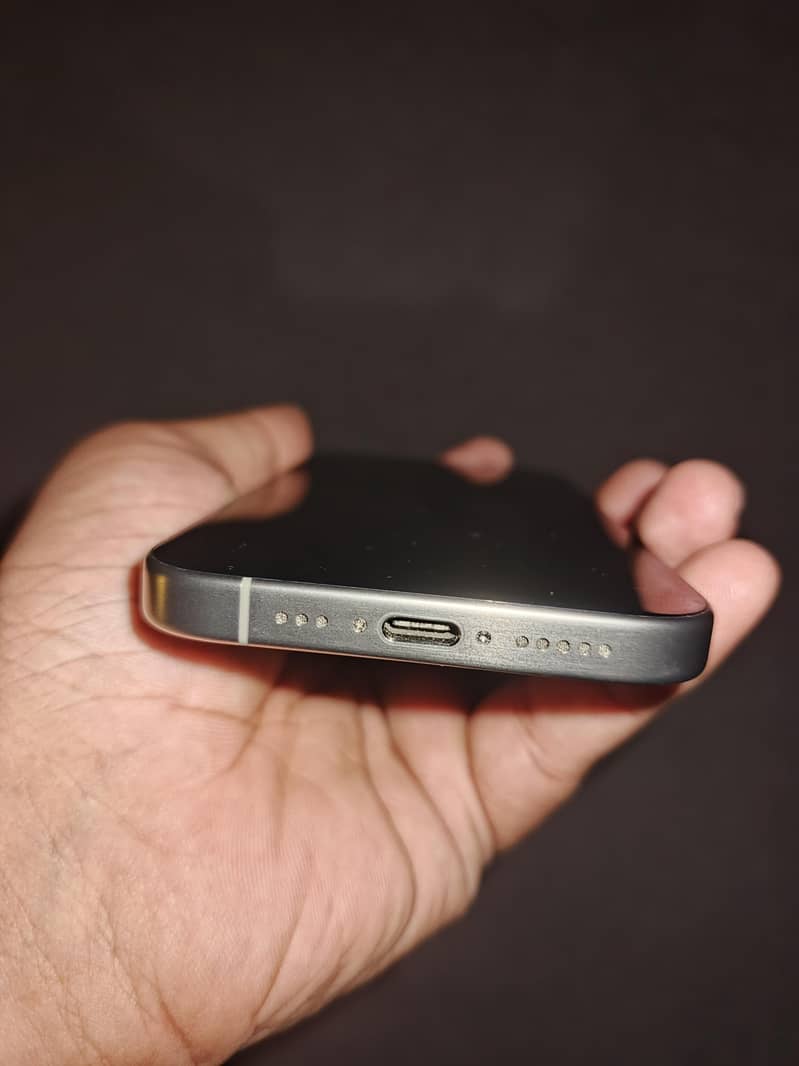 Apple iPhone 15 Pro 4