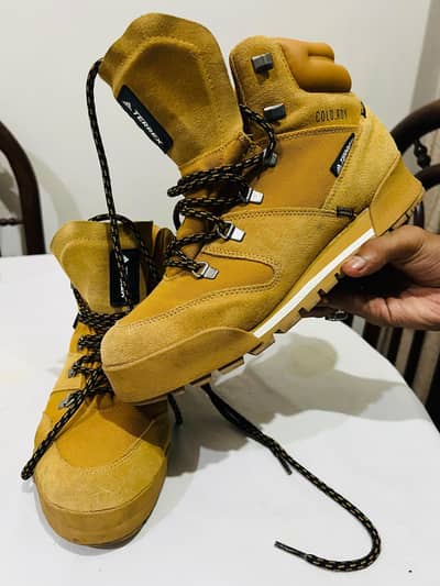Original Adidas Terrex Snowpitch Winter Boots ( US 8.5 / EU 42 )
