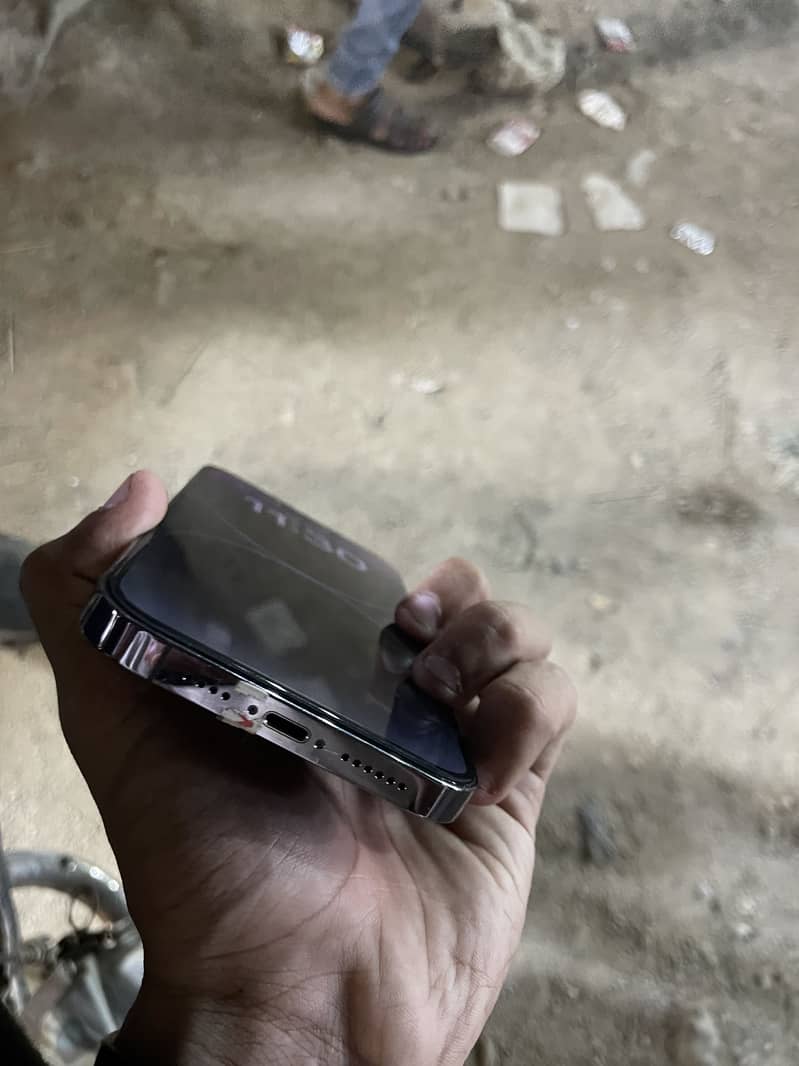 Apple iPhone 14 Pro Max 1