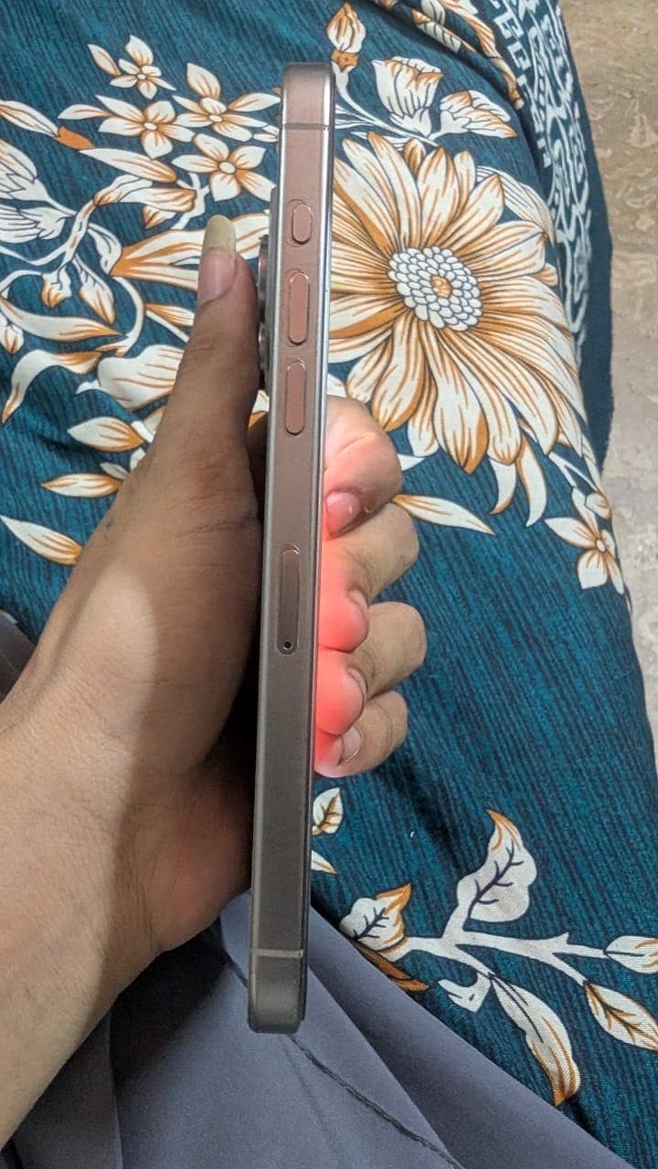 Apple iPhone 15 Pro Max 0