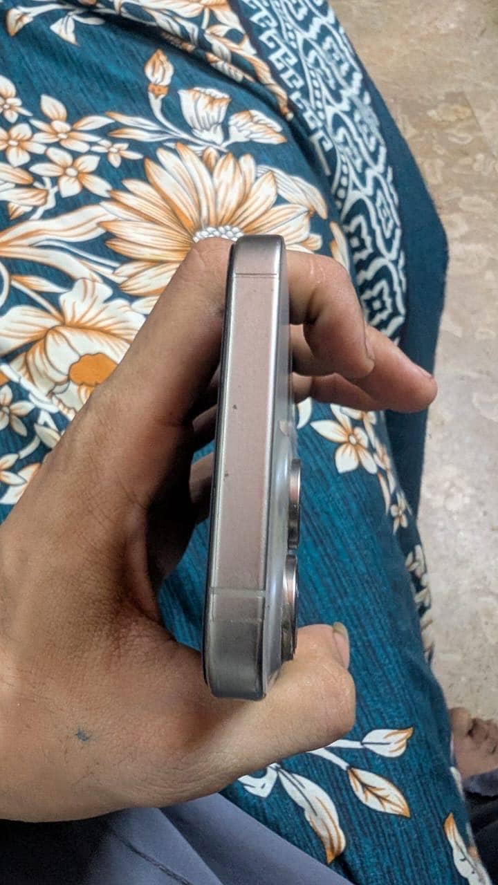 Apple iPhone 15 Pro Max 4
