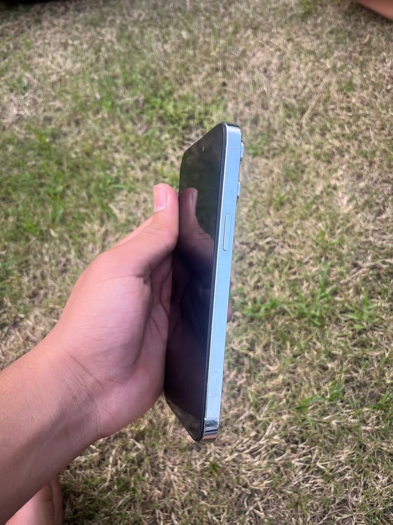 Apple iPhone 14 Pro Max 2