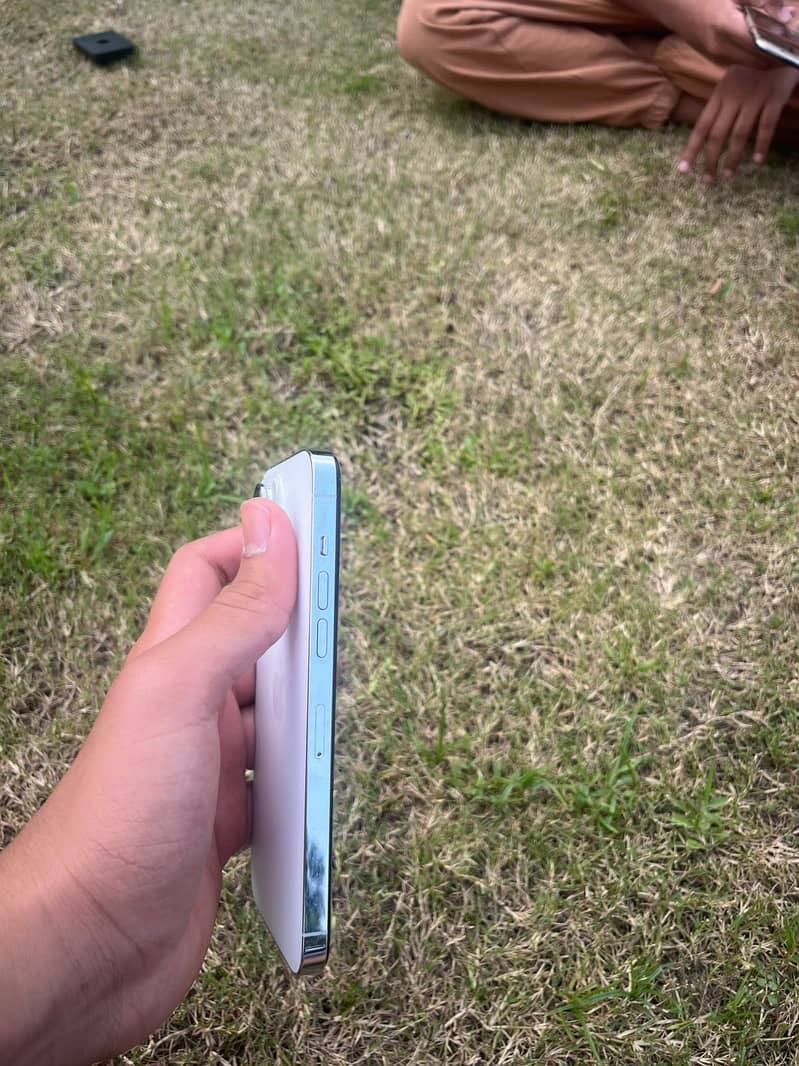 Apple iPhone 14 Pro Max 3