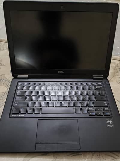 Dell latitude E7250 i5 8gb ram