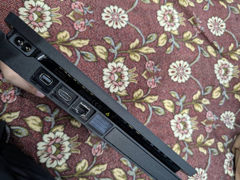 PS4 SLIM 4