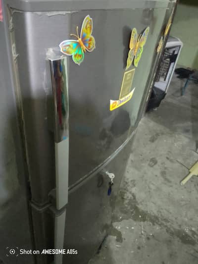 Rate fix hai Brand new fridge Medium size Totally Genuine no repair